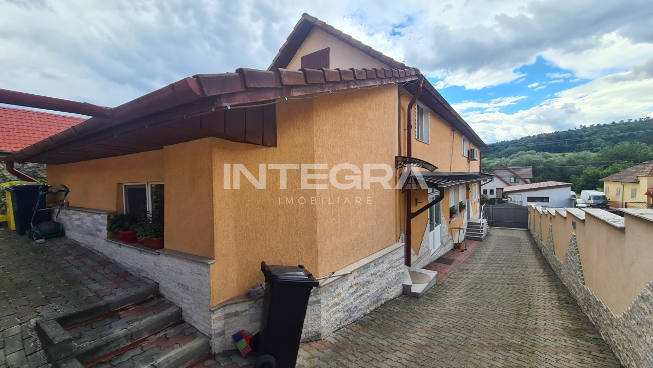 Vand Casa Individuala 7 Camere Curte Interioara Baciu