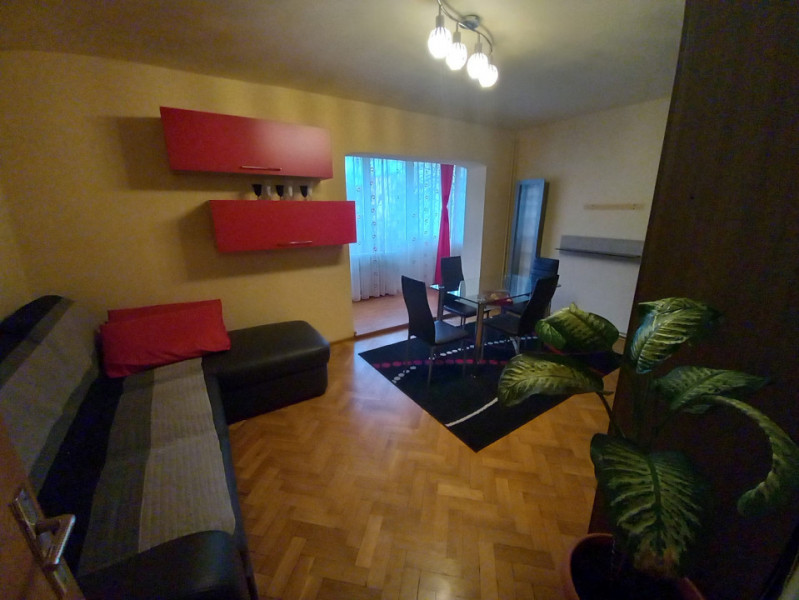 Apartament Cu Trei Camere Semidecomandat, zona Marasti