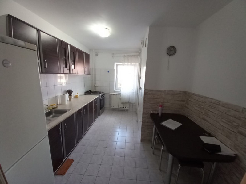 Apartament Cu Trei Camere Decomandate + Garaj, zona Marasti!