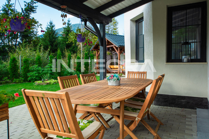 Carpathian Mountains | Romania | Vacation House for Sale | Ideal Guesthouse