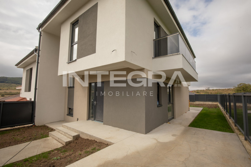 Comision 0% | Vand Casa Noua | 6 Camere cu 3 Dormitoare | Panorama Superba 