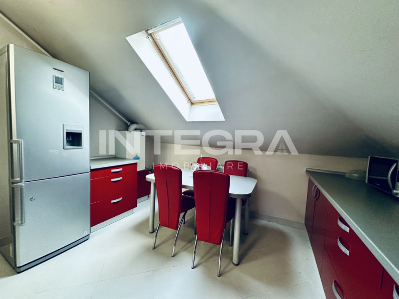 Inchiriez Apartament 3 camere | Mansarda 2 Nivele|  Centru Parcare Asigurata