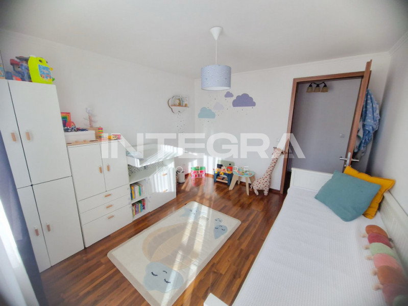 Vand Apartament 3 Camere | 2 Balcoane | Parcare Propie | Zona Vivo