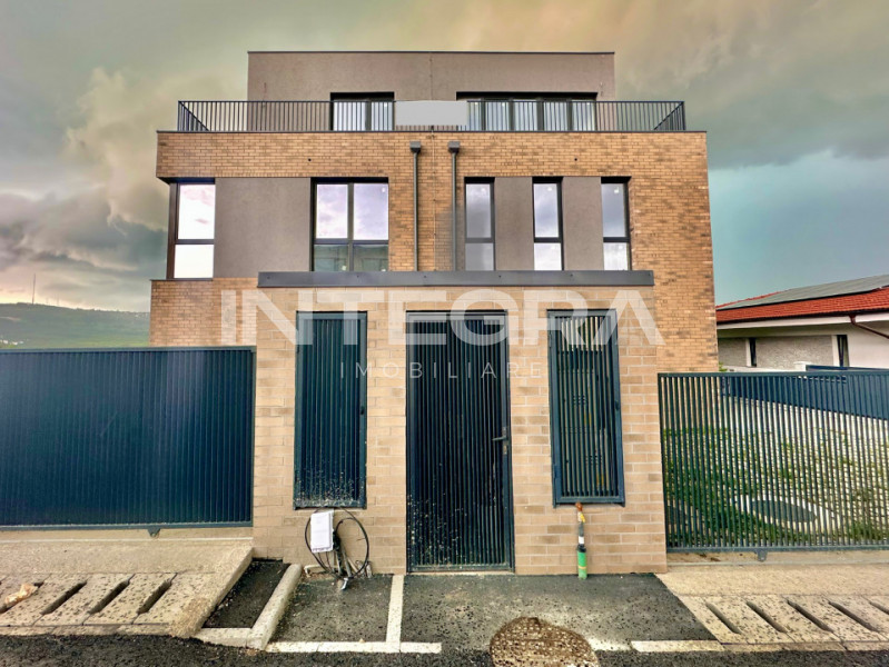 Vand Casa Tip Duplex 5 Camere | Terasa Panoramica si Teren Amenajat | Borhanci