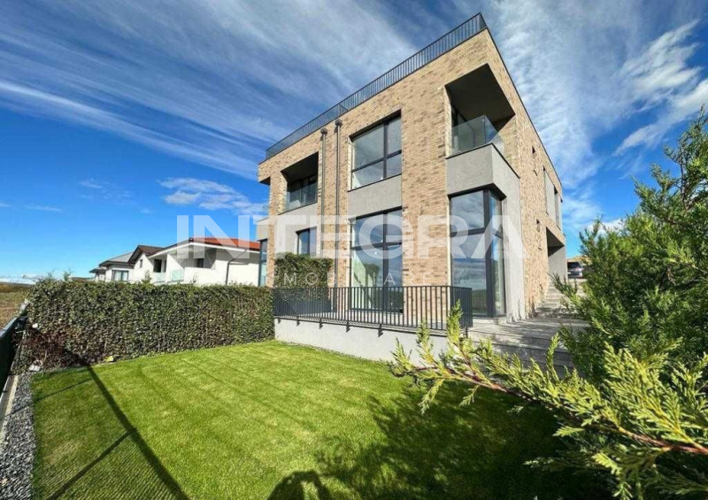 Vand Casa Tip Duplex 5 Camere | Terasa Panoramica si Teren Amenajat | Borhanci