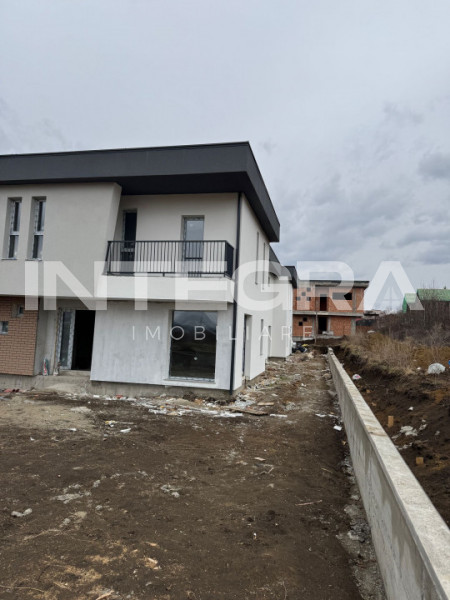 De Vanzare Unitate Triplex | Semifinisat | Floresti | Zona linistita 