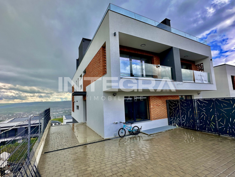 Casa Finisata | 193Mp  cu  Terasa Panoramica 65Mp | Parcare | Cart. Tineretului