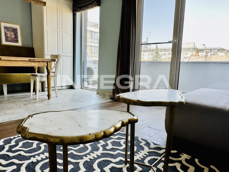 Vand Apartament  | Central 3 Camere cu Terasa | Strada Paris | Zona M. Viteazu