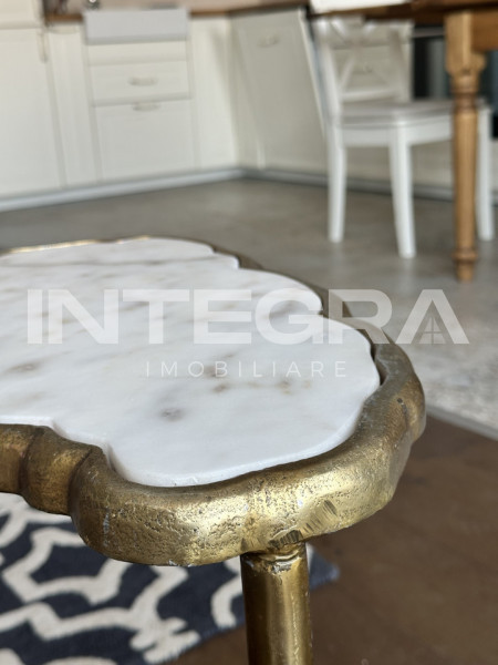 Vand Apartament  | Central 3 Camere cu Terasa | Strada Paris | Zona M. Viteazu
