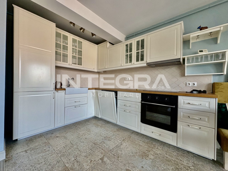 Vand Apartament  | Central 3 Camere cu Terasa | Strada Paris | Zona M. Viteazu