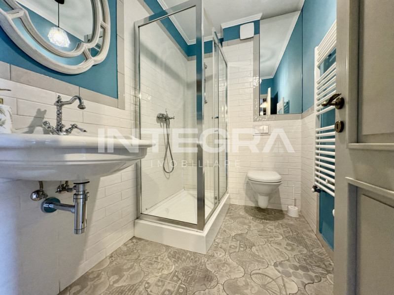 Vand Apartament  | Central 3 Camere cu Terasa | Strada Paris | Zona M. Viteazu