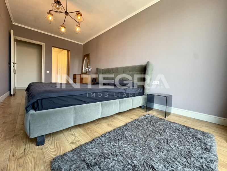 Vand Apartament  | Central 3 Camere cu Terasa | Strada Paris | Zona M. Viteazu