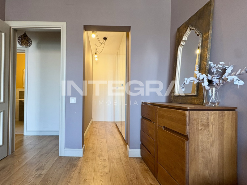 Vand Apartament  | Central 3 Camere cu Terasa | Strada Paris | Zona M. Viteazu