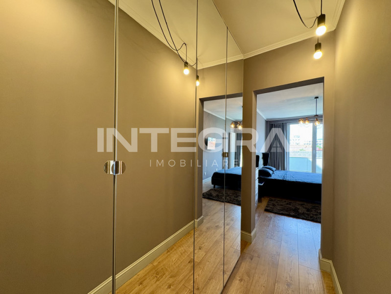 Vand Apartament  | Central 3 Camere cu Terasa | Strada Paris | Zona M. Viteazu