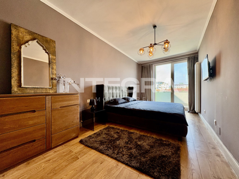 Vand Apartament  | Central 3 Camere cu Terasa | Strada Paris | Zona M. Viteazu