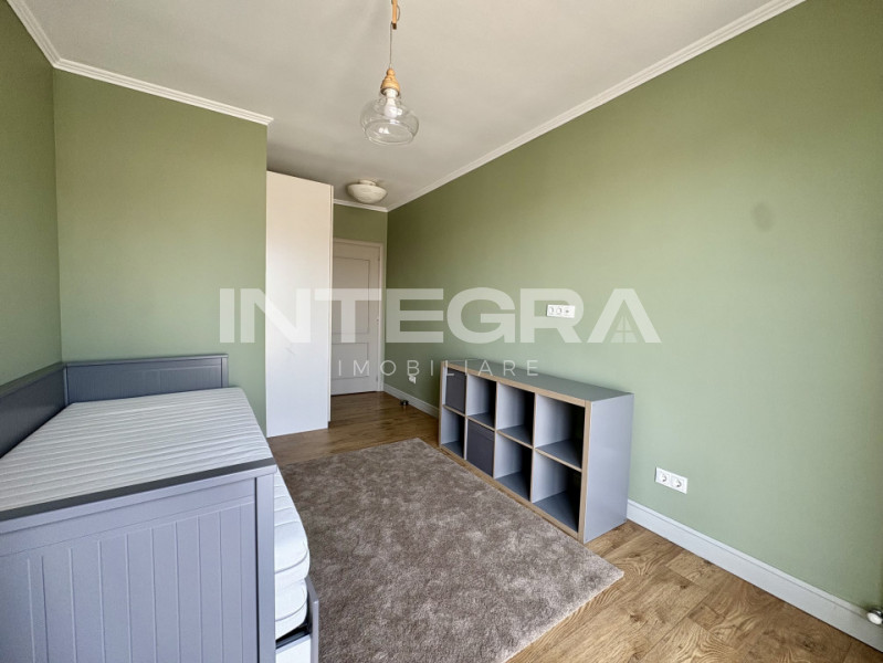 Vand Apartament  | Central 3 Camere cu Terasa | Strada Paris | Zona M. Viteazu