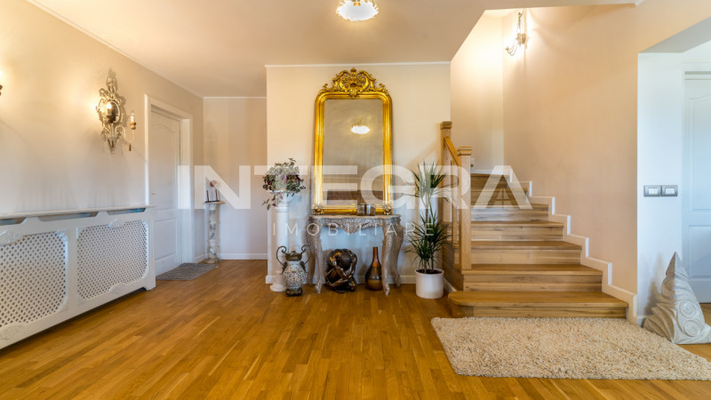 Panorama Clujului din Fiecare Fereastră: Eleganță Italiană lângă Parcul Central