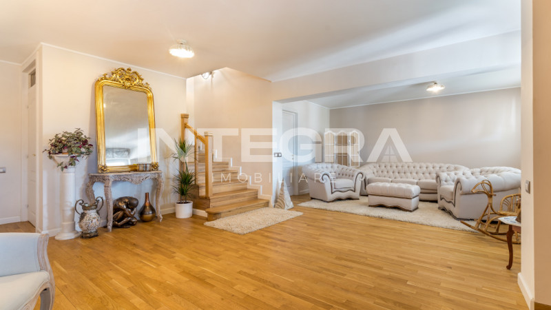 Panorama Clujului din Fiecare Fereastră: Eleganță Italiană lângă Parcul Central