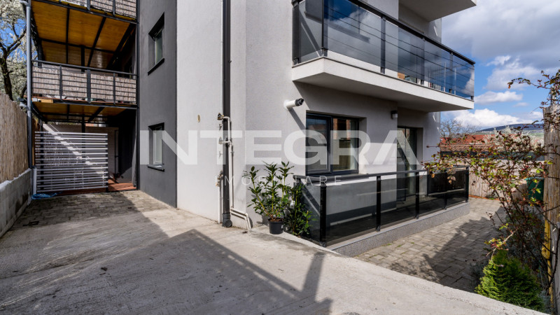 Inchiriez Apartament cu 3 Camere |  Bloc Tip Vila |  Cartier Gruia | Parcare