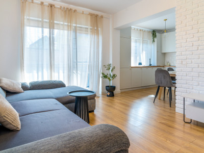 Inchiriez Apartament cu 3 Camere |  Bloc Tip Vila |  Cartier Gruia | Parcare