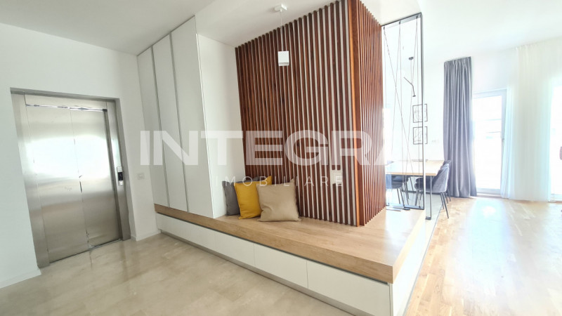 Penthouse Cu Lift Propriu, 4 Camere si Garaj Pentru Doua Masini, Buna Ziua.