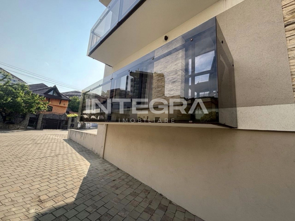 Apartament  Lux 3 Camer | 2 Parcari | Zona Verde | str. Eugen Lovinesc