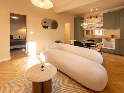 Apartament in Centrul Vechi Curte Interioara Restransa (4 Apartamente) Emil Is. 