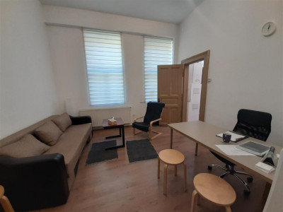 Vand 2 Camere Langa Primarie Centru Str. Memorandumului Ideal Investitie