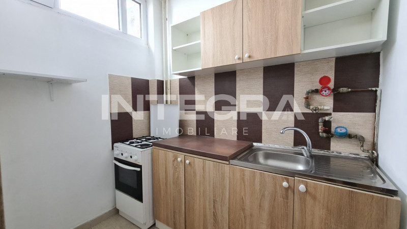Garsoniera cu Balcon Deschis, Grigore Alexandrescu