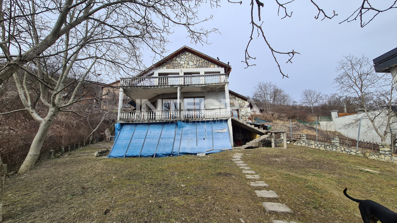 Comision 0! Vand Casa cu 2000 MP teren, View Superb, Zona Exclusivita