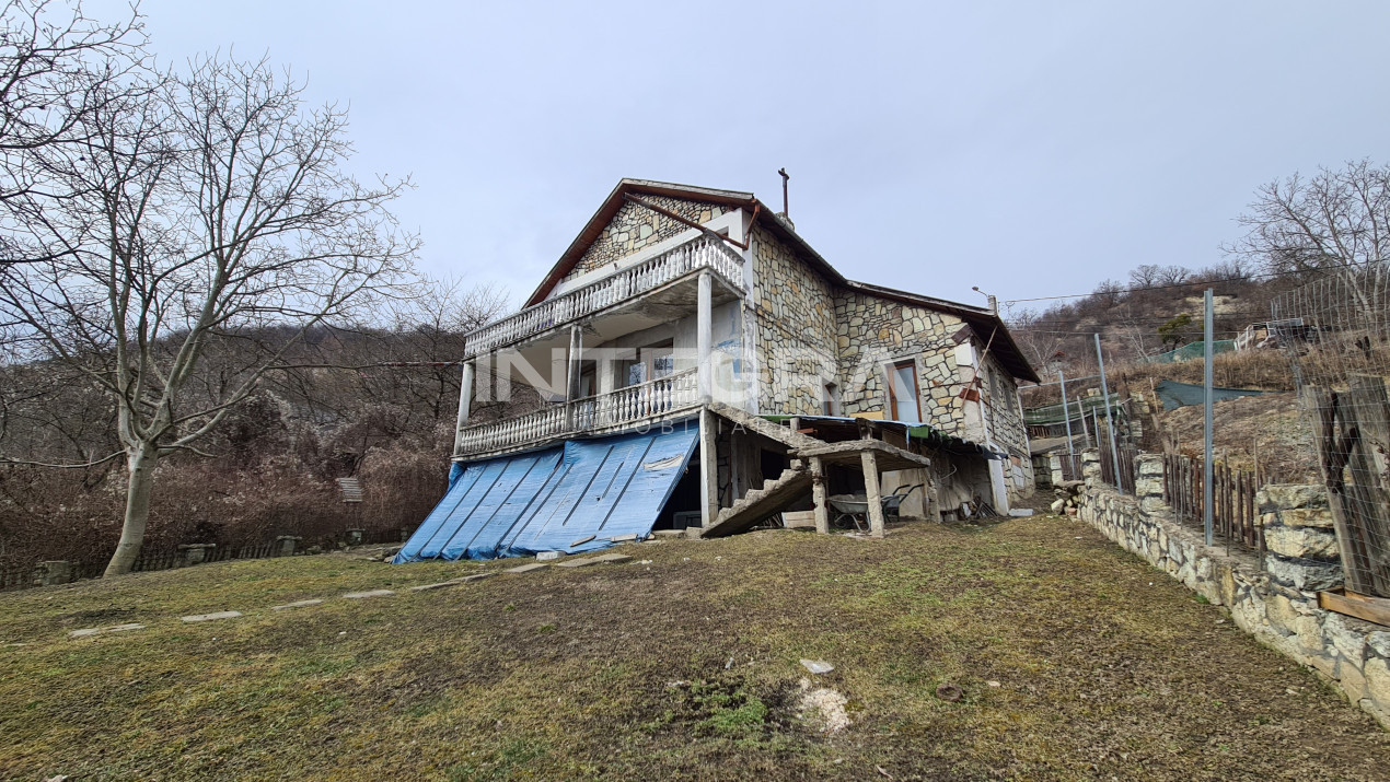 Comision 0! Vand Casa cu 2000 MP teren, View Superb, Zona Exclusivita
