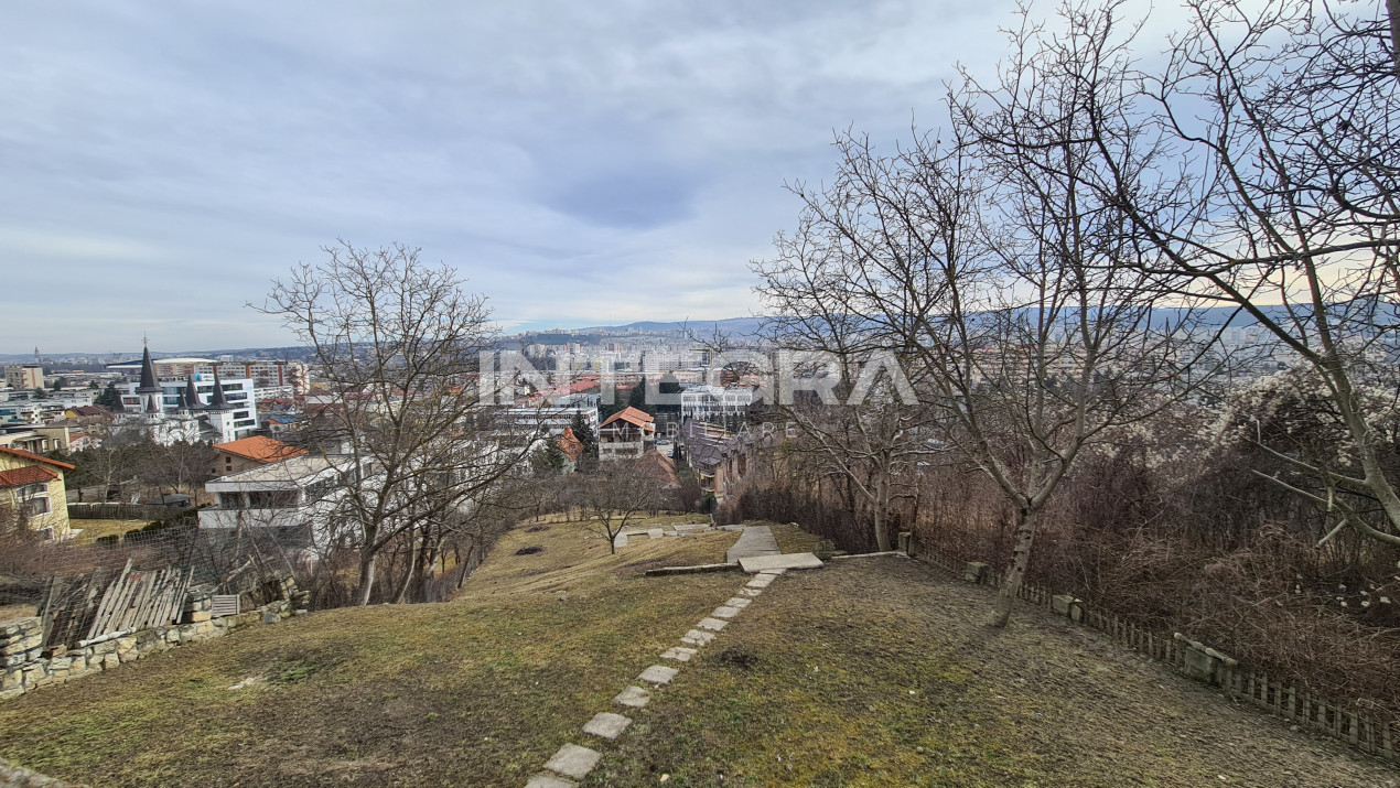 Comision 0! Vand Casa cu 2000 MP teren, View Superb, Zona Exclusivita