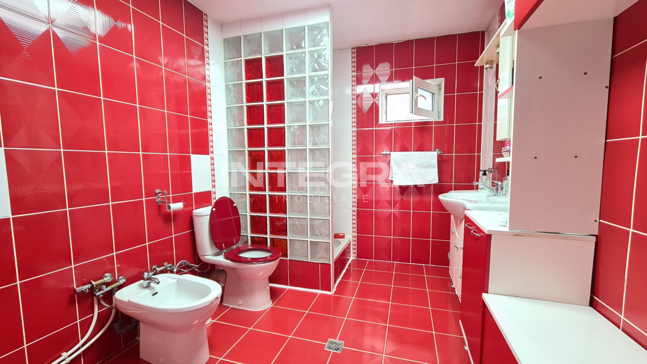 Comision 0! Vand Casa cu 2000 MP teren, View Superb, Zona Exclusivita
