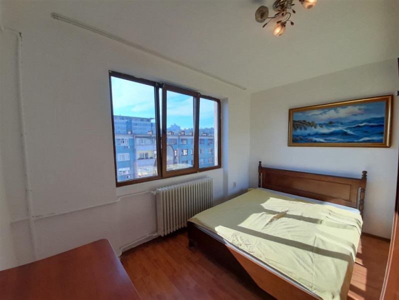Vand 2 Camere Centru, Langa McDonalds, Orientare Vestica
