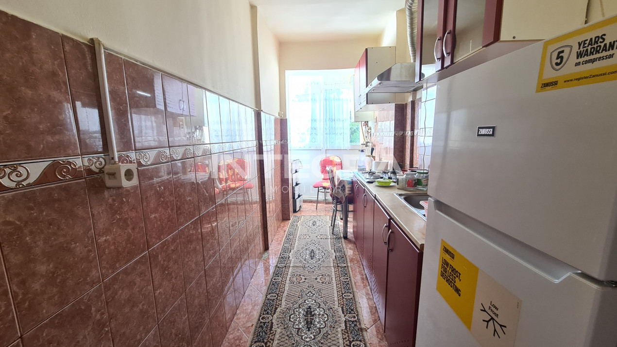 Vand Apartament 4 Camere, Etaj Intermediar, 66MP, Manastur