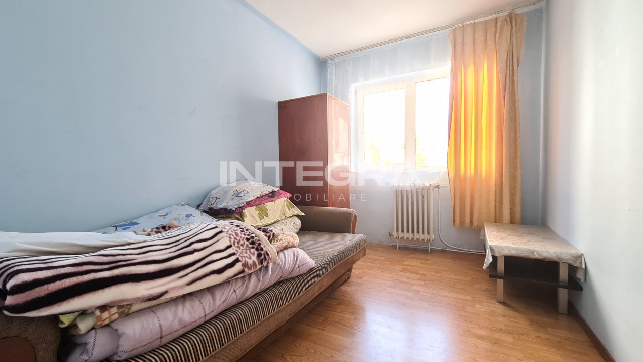 Vand Apartament 4 Camere, Etaj Intermediar, 66MP, Manastur